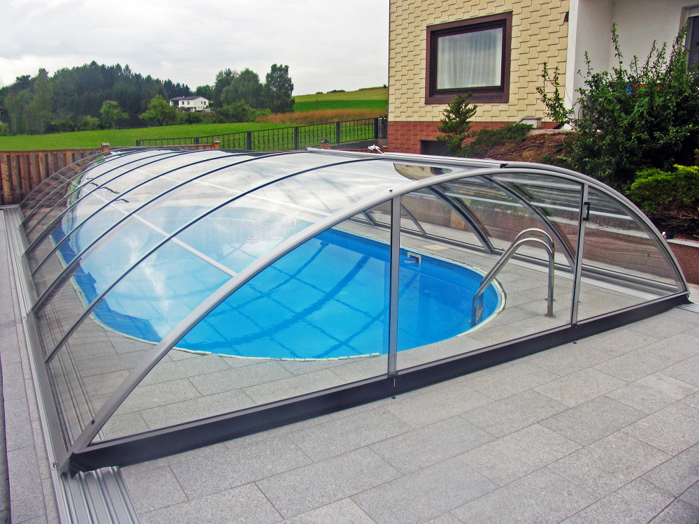 Medium high Pool enclosure AZURE flat compact - compact polycarbonate solution